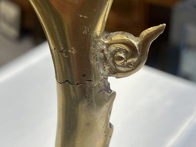 Zweiarmiger Kerzenleuchter Messing – Drachen-Darstellung, wohl China