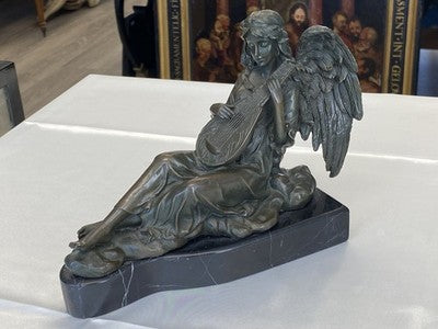 Bronze-Engel mit Laute auf Marmorsockel, 16,5 cm