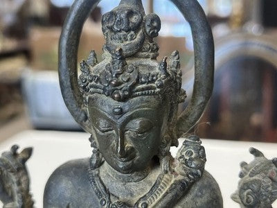 Shiva in meditativer Pose – Bronzeskulptur, wohl um 1940