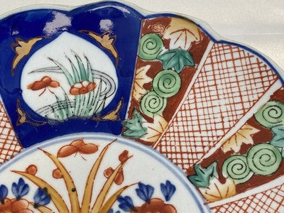 Imari-Teller mit Muschelrand, Japan um 1900, 22 cm