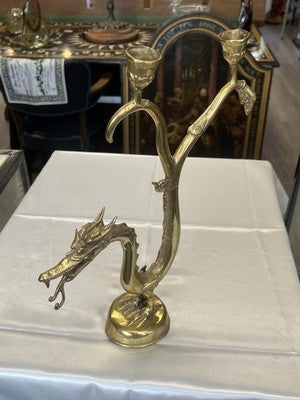 Zweiarmiger Kerzenleuchter Messing – Drachen-Darstellung, wohl China