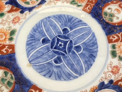 Imari-Teller mit Blütenmedaillon, Japan um 1900, 21,3 cm