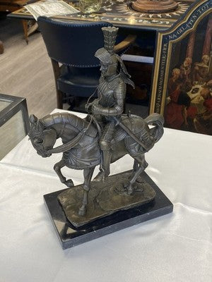 Milo Bronze Ritter zu Pferd auf Marmorsockel, 31 cm
