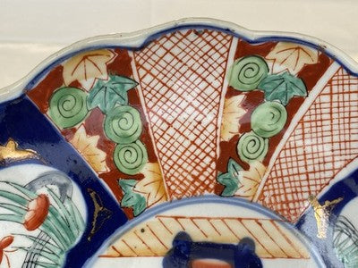 Imari-Teller mit Muschelrand, Japan um 1900, 22,3 cm