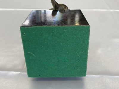 Bronze-Putto sitzend auf Marmorsockel, 22,5 cm