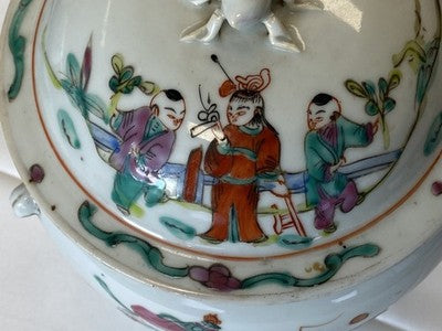 Chinesischer Famille-Rose-Suppentopf mit Deckel – 19. Jahrhundert