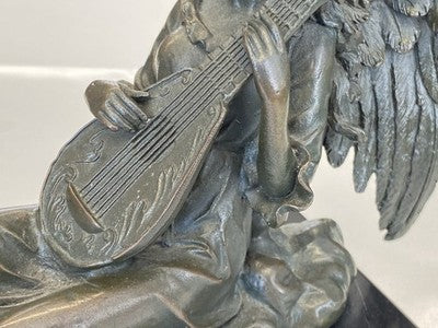 Bronze-Engel mit Laute auf Marmorsockel, 16,5 cm