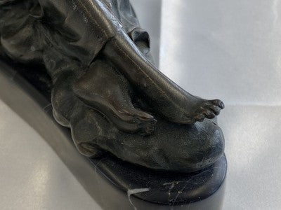 Bronze-Engel mit Laute auf Marmorsockel, 16,5 cm