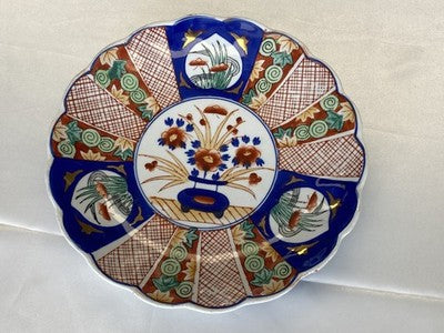 Imari-Teller mit Muschelrand, Japan um 1900, 21,9 cm