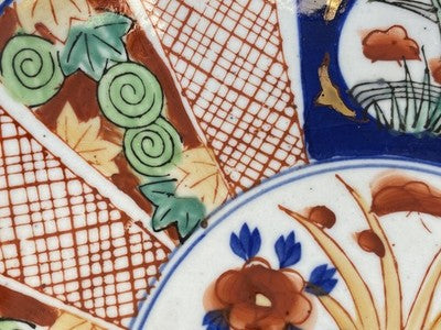 Imari-Teller mit Muschelrand, Japan um 1900, 21,4 cm