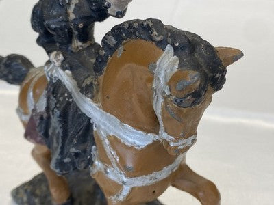 Figur Falknerin zu Pferd mit Falke, 18,9 cm