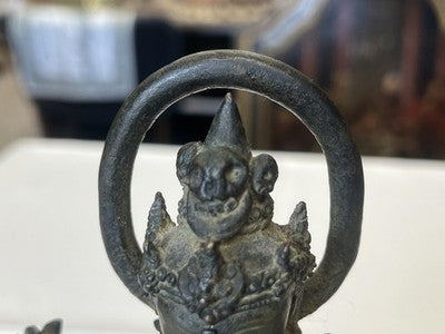Shiva in meditativer Pose – Bronzeskulptur, wohl um 1940