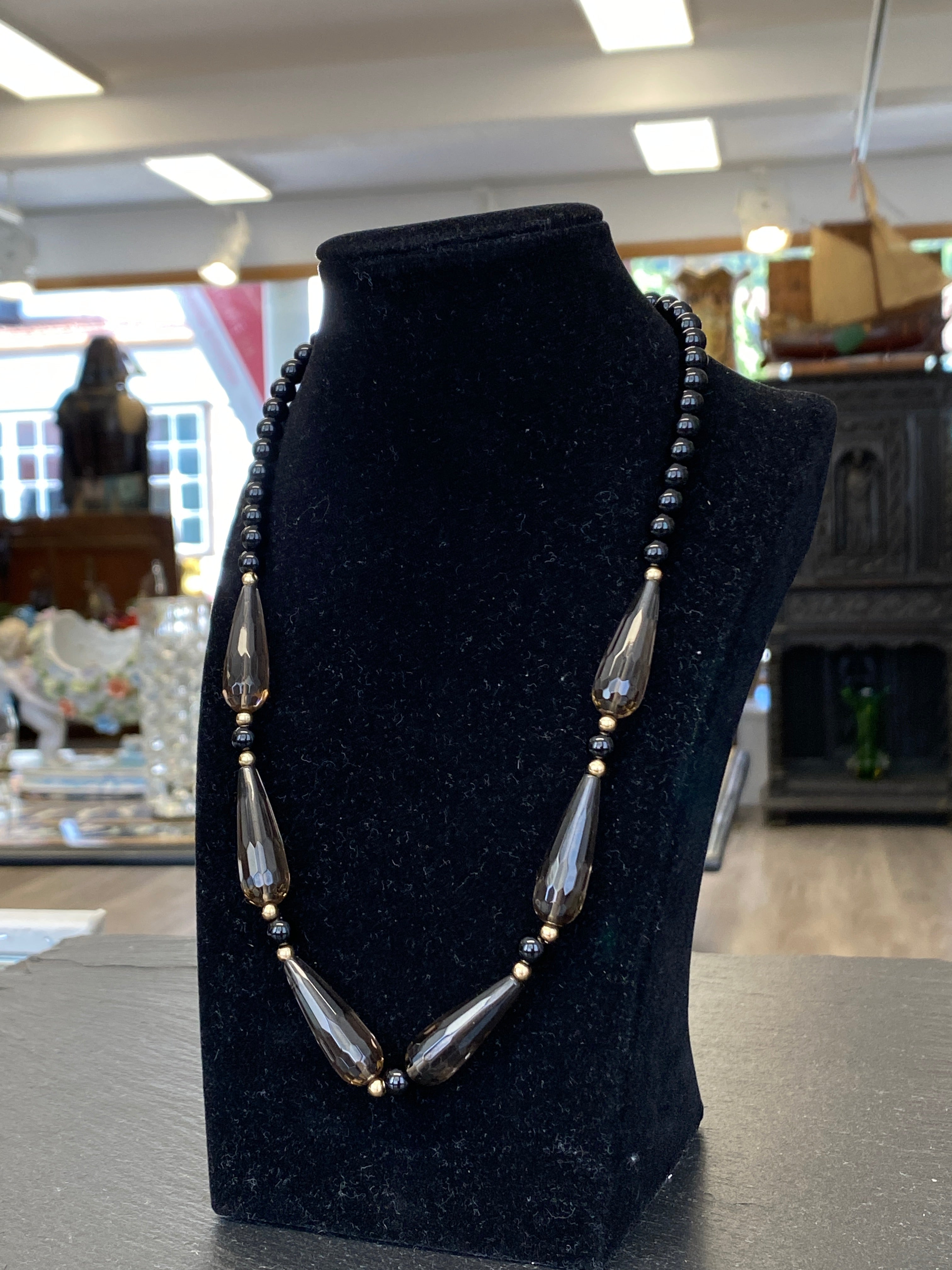 Extravagante Halskette Turmalin Onyx und Perlen Verschluss aus Gelbgold Gold 585