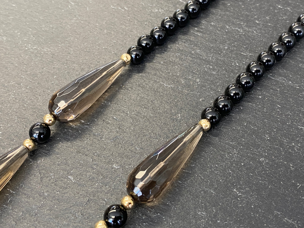 Extravagante Halskette Turmalin Onyx und Perlen Verschluss aus Gelbgold Gold 585