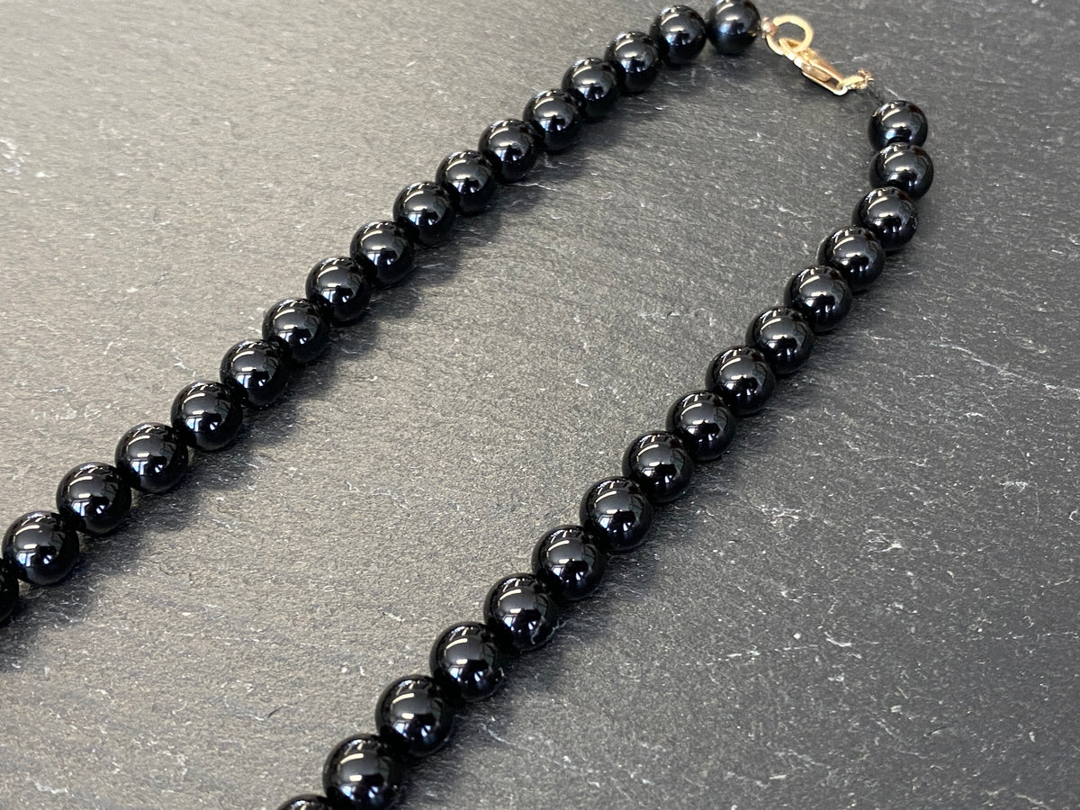 Extravagante Halskette Turmalin Onyx und Perlen Verschluss aus Gelbgold Gold 585