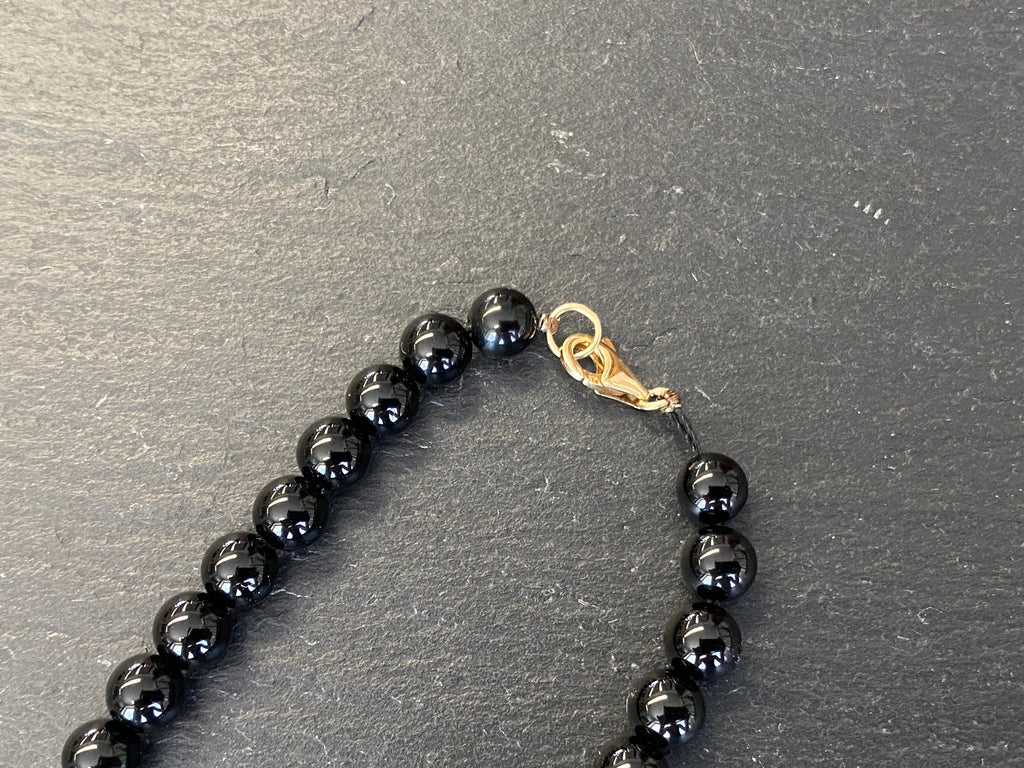 Extravagante Halskette Turmalin Onyx und Perlen Verschluss aus Gelbgold Gold 585