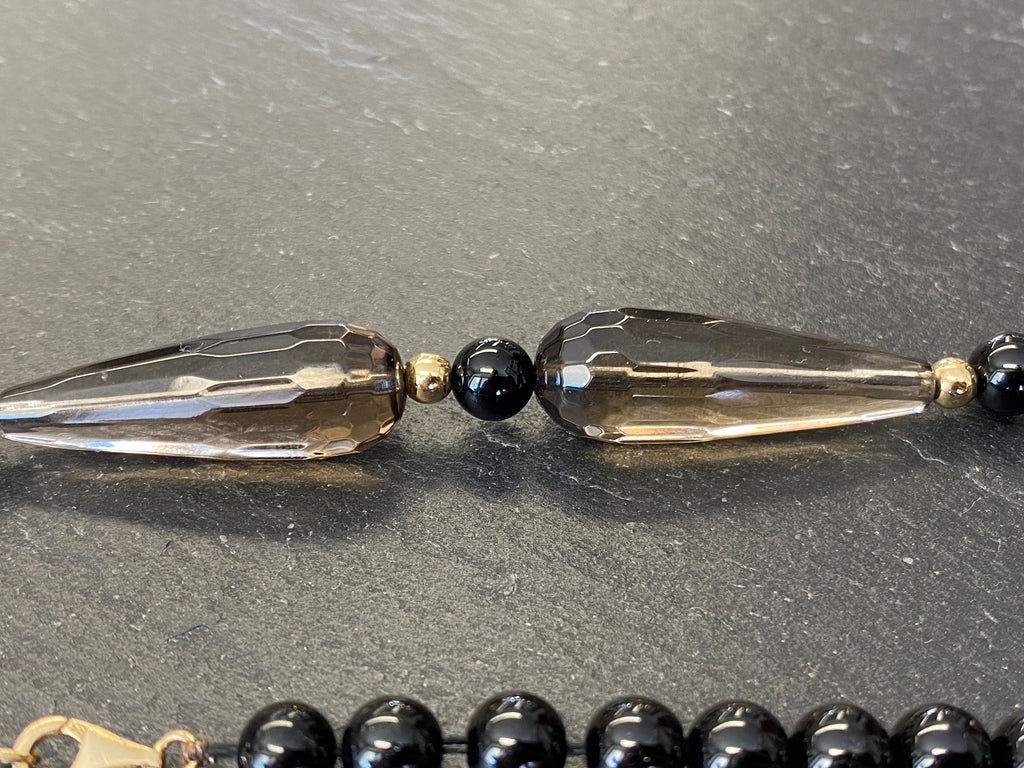 Extravagante Halskette Turmalin Onyx und Perlen Verschluss aus Gelbgold Gold 585