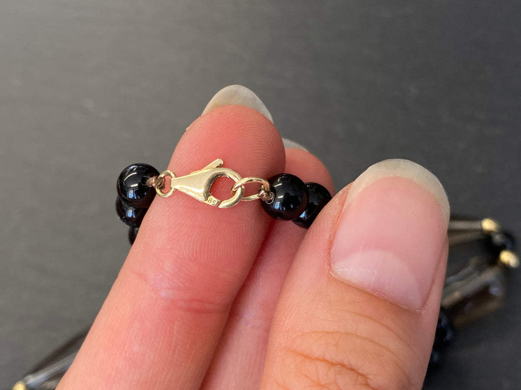 Extravagante Halskette Turmalin Onyx und Perlen Verschluss aus Gelbgold Gold 585