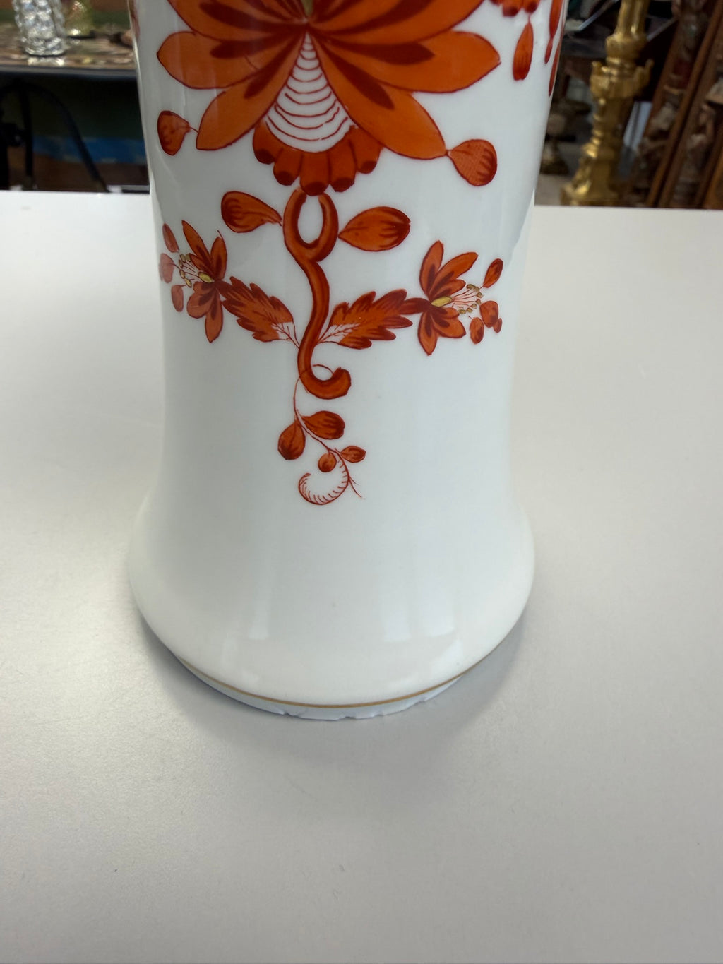 Meissen Vase Trichtervase Porzellan, korallenrotes Blumendekor (Indische Malerei) mit Goldstaffage & Goldrand, handbemalt, Höhe 24,5 cm