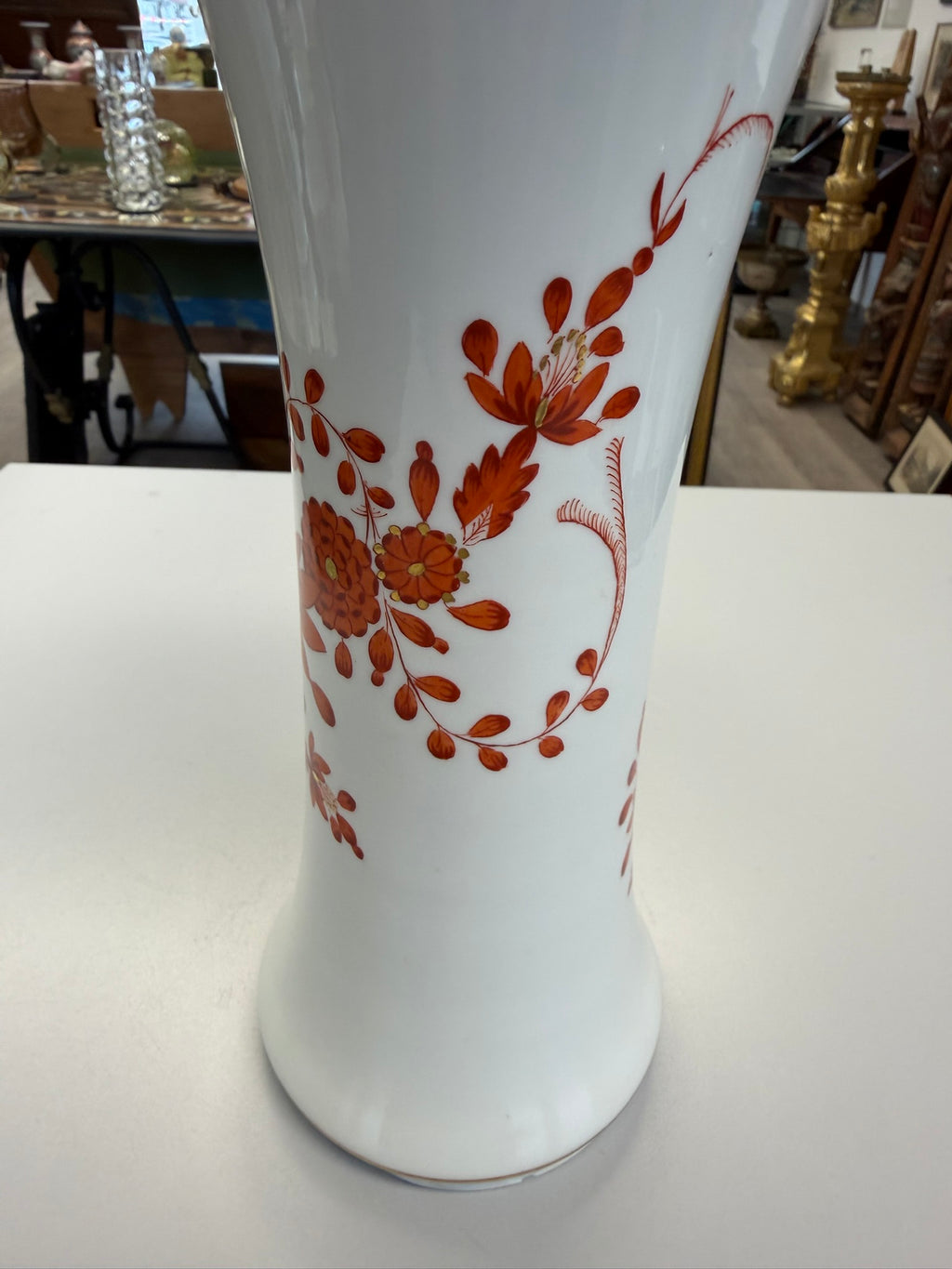 Meissen Vase Trichtervase Porzellan, korallenrotes Blumendekor (Indische Malerei) mit Goldstaffage & Goldrand, handbemalt, Höhe 24,5 cm