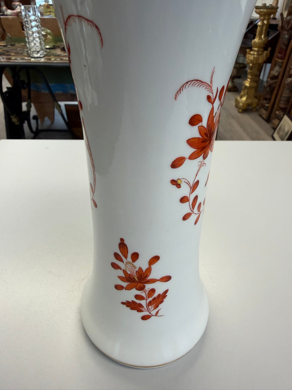 Meissen Vase Trichtervase Porzellan, korallenrotes Blumendekor (Indische Malerei) mit Goldstaffage & Goldrand, handbemalt, Höhe 24,5 cm