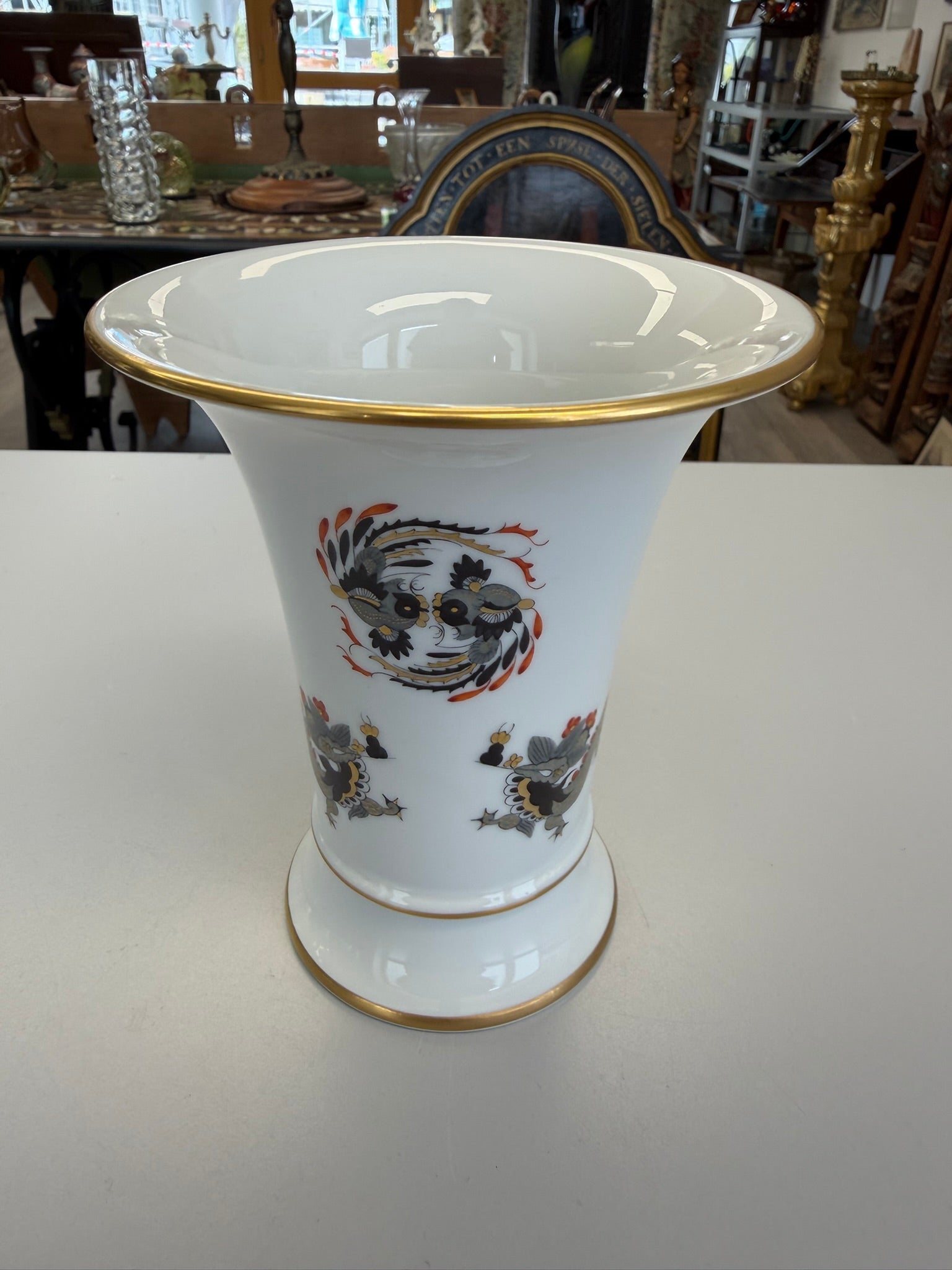 Meissen Vase Trichtervase Porzellan, Schwarzer Drache (Ming-Drache) handbemalt mit Goldstaffage & Goldrand, Höhe 14 cm