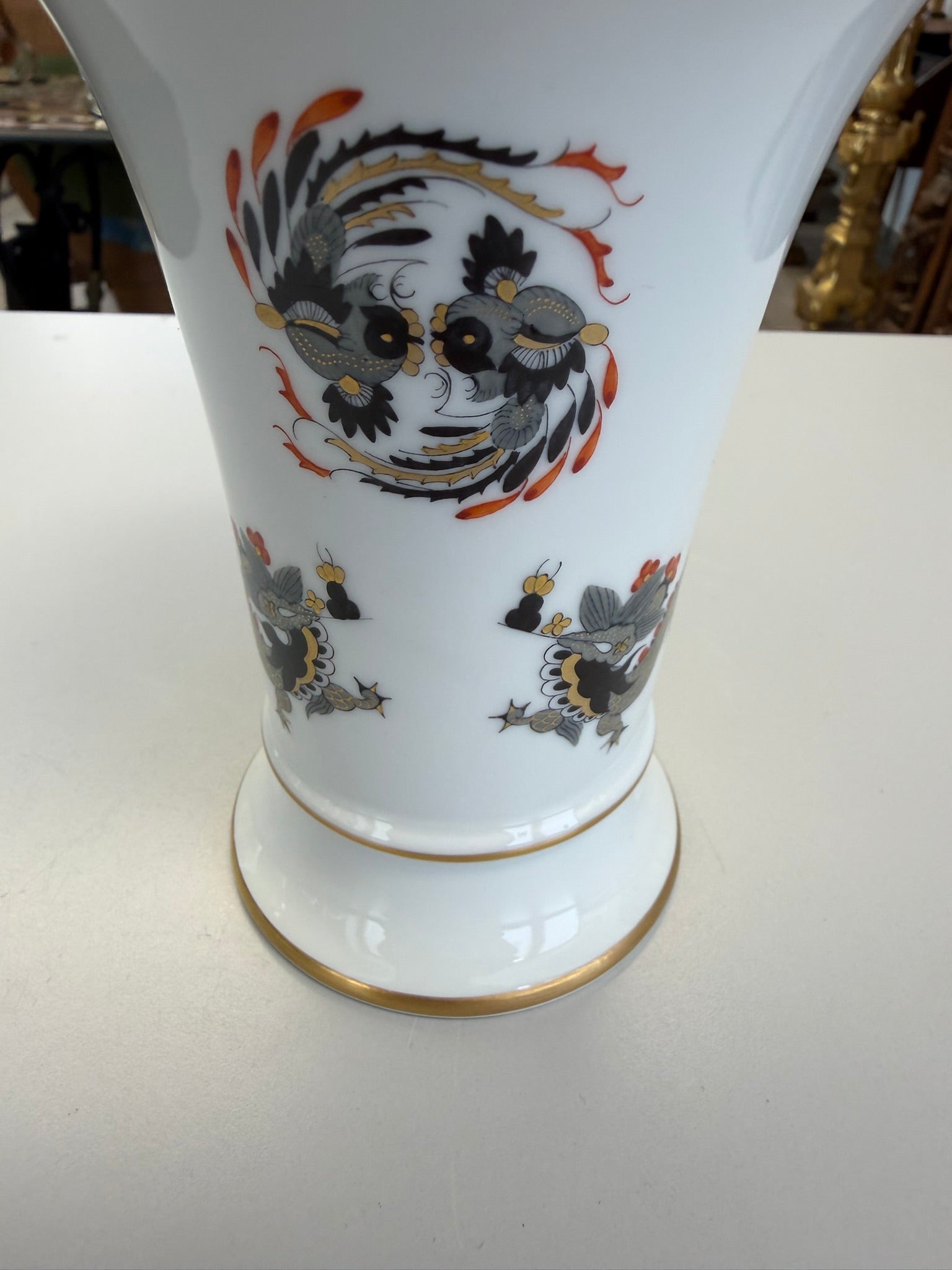 Meissen Vase Trichtervase Porzellan, Schwarzer Drache (Ming-Drache) handbemalt mit Goldstaffage & Goldrand, Höhe 14 cm