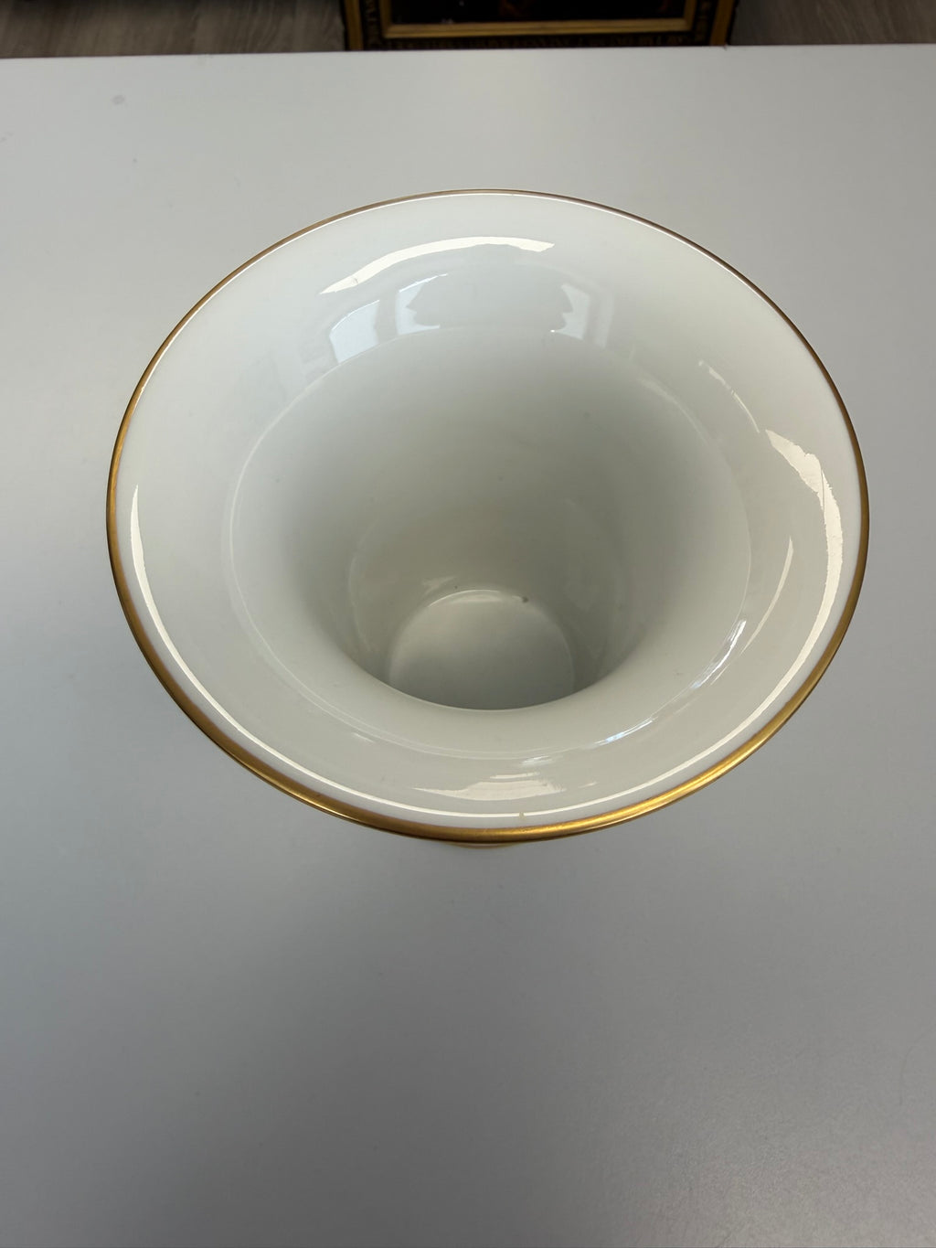 Meissen Vase Trichtervase Porzellan, Schwarzer Drache (Ming-Drache) handbemalt mit Goldstaffage & Goldrand, Höhe 14 cm
