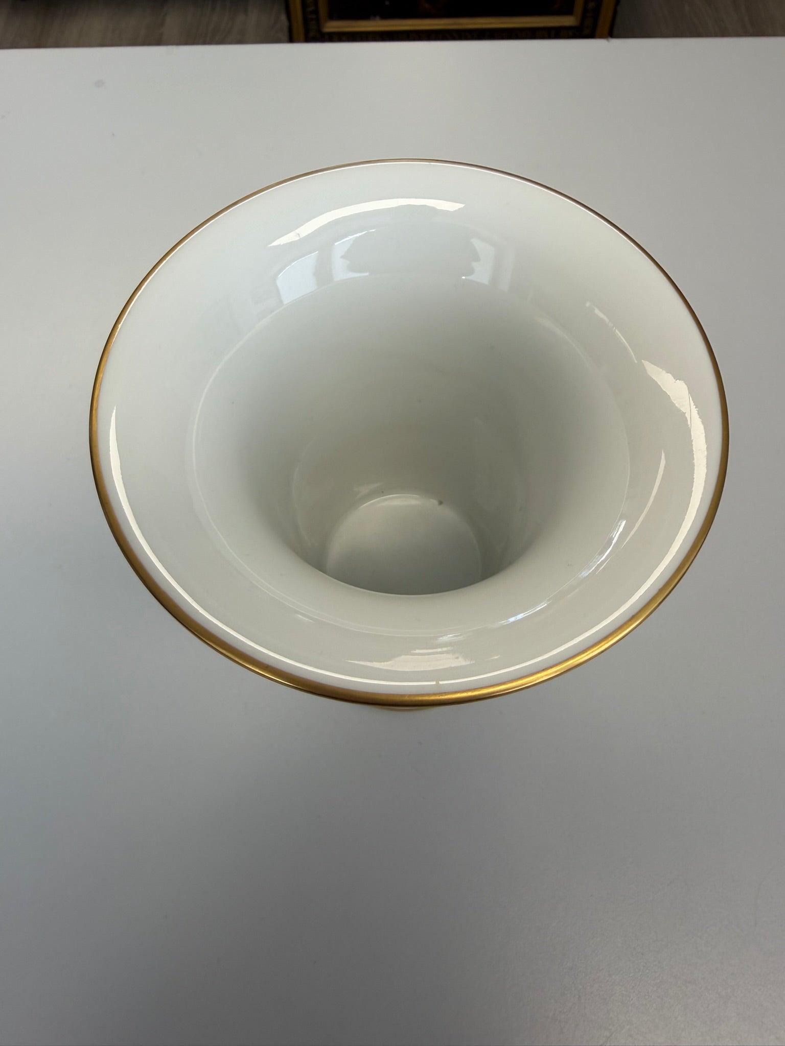 Meissen Vase Trichtervase Porzellan, Schwarzer Drache (Ming-Drache) handbemalt mit Goldstaffage & Goldrand, Höhe 14 cm