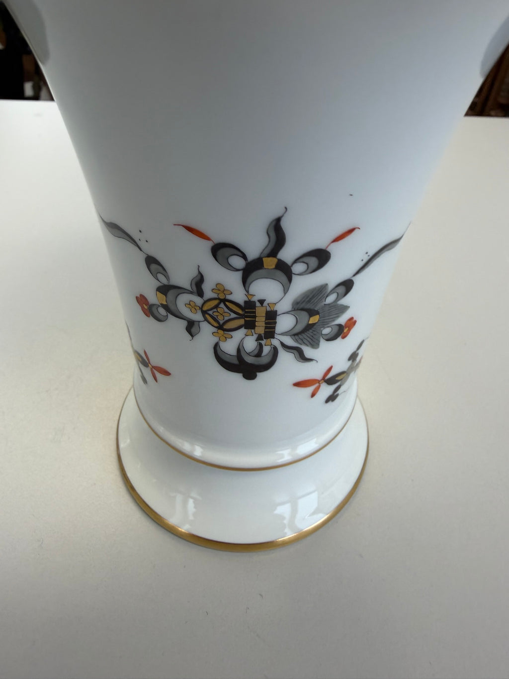 Meissen Vase Trichtervase Porzellan, Schwarzer Drache (Ming-Drache) handbemalt mit Goldstaffage & Goldrand, Höhe 14 cm