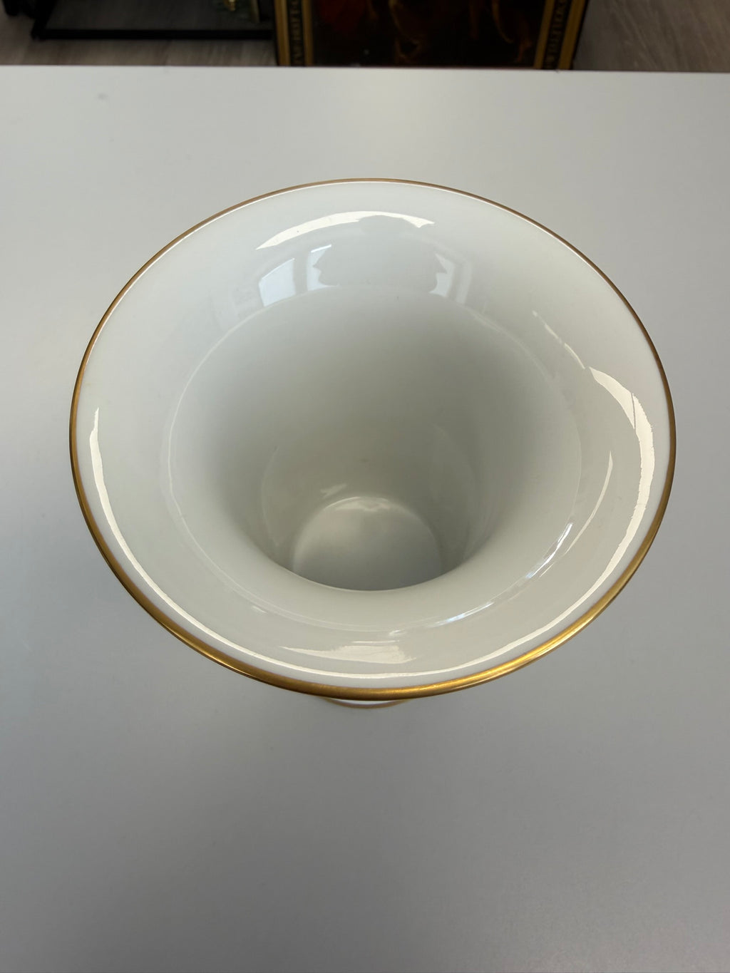 Meissen Vase Trichtervase Porzellan, Schwarzer Drache (Ming-Drache) handbemalt mit Goldstaffage & Goldrand, Höhe 14 cm
