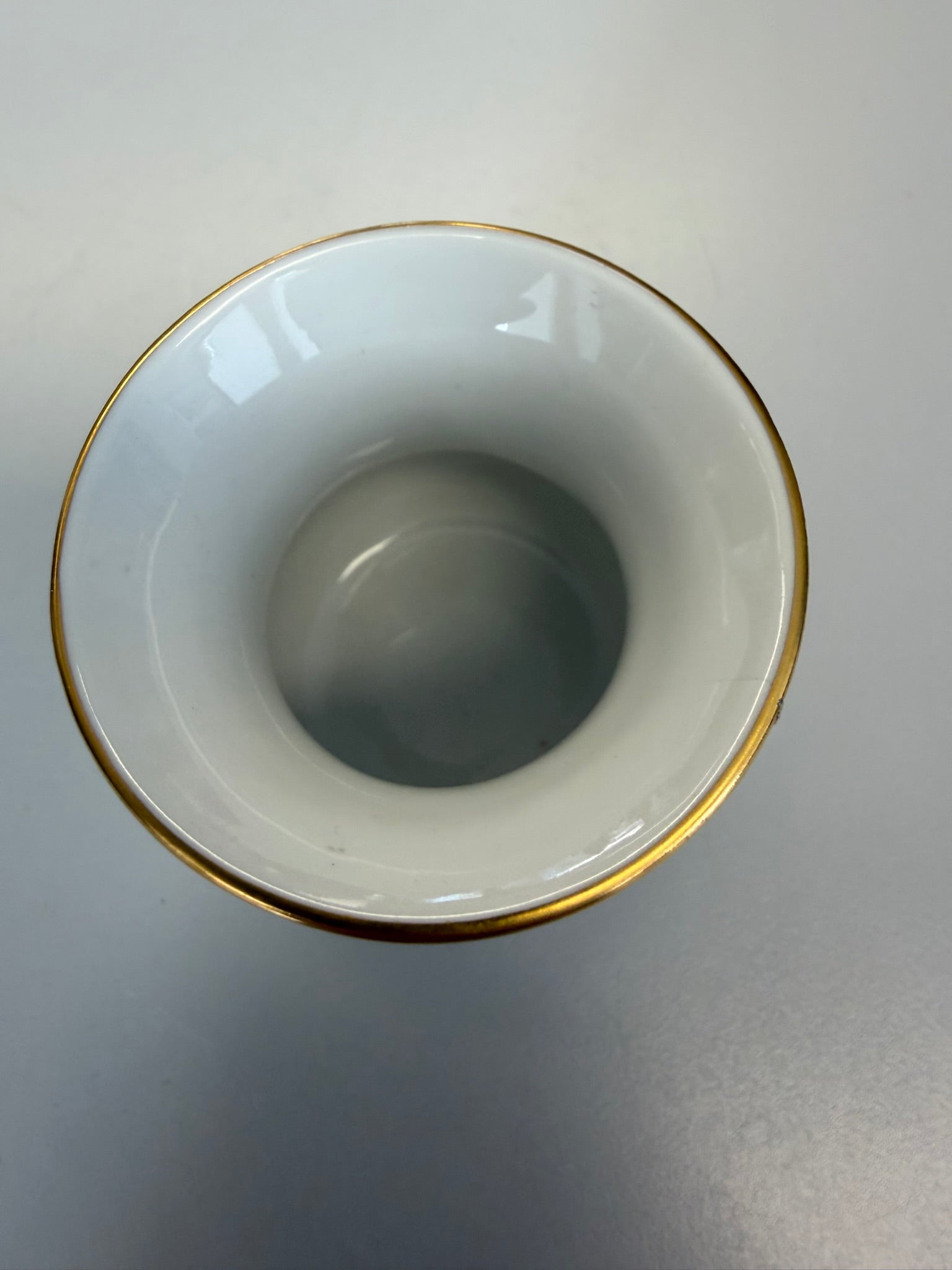 Kleine Meissen Vase Väschen Porzellan, Mohnblume (Deutsche Blume) handbemalt mit Goldrand, Höhe 6,5 cm