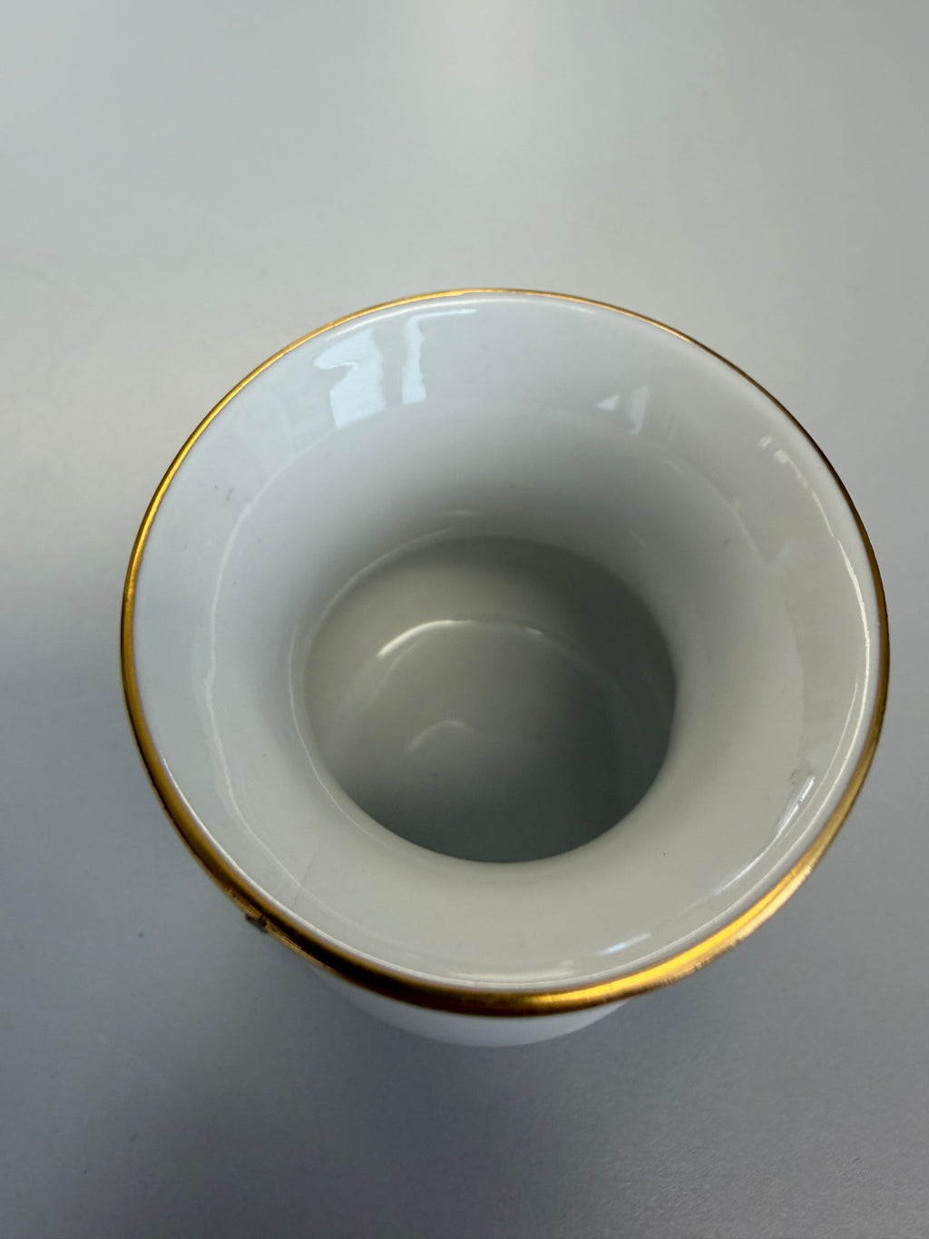 Kleine Meissen Vase Väschen Porzellan, Mohnblume (Deutsche Blume) handbemalt mit Goldrand, Höhe 6,5 cm