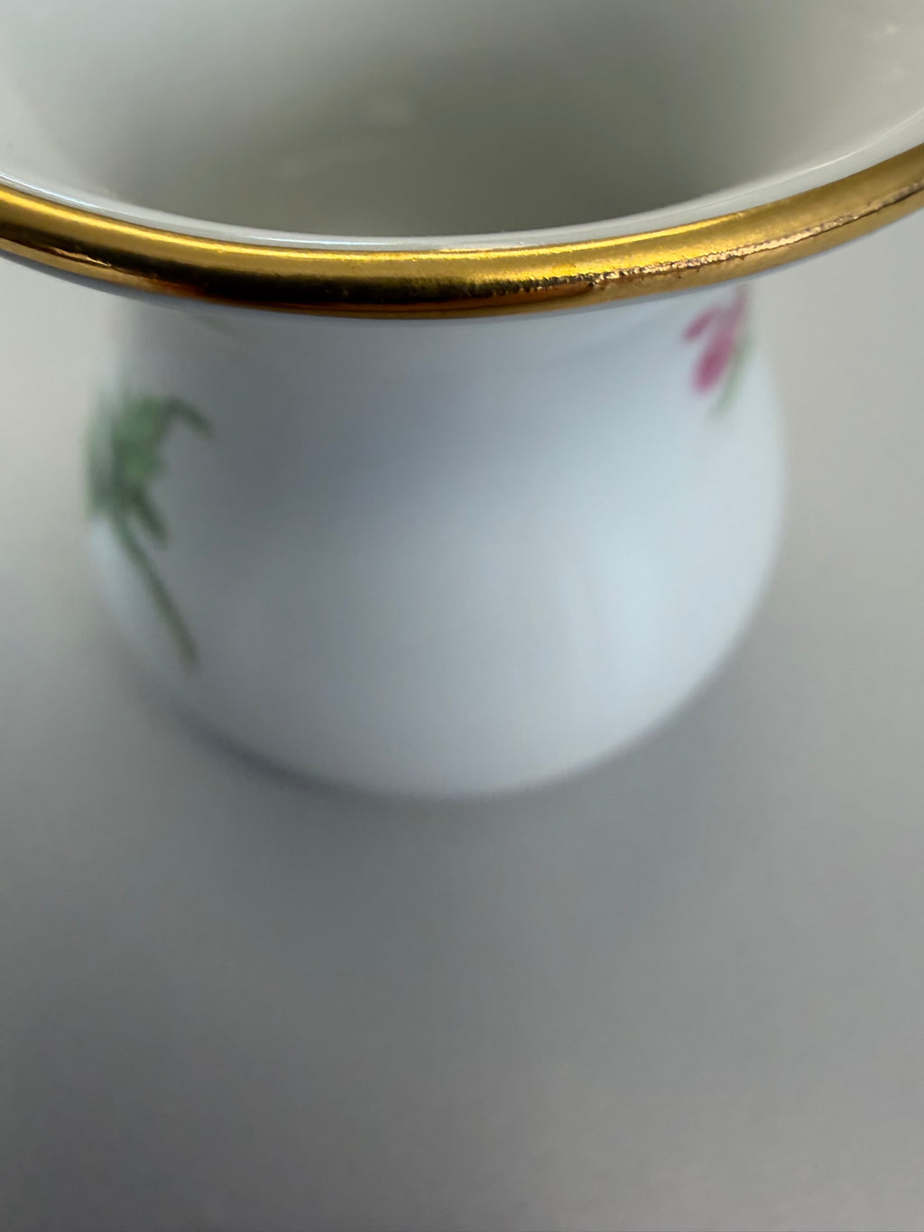 Kleine Meissen Vase Väschen Porzellan, Mohnblume (Deutsche Blume) handbemalt mit Goldrand, Höhe 6,5 cm