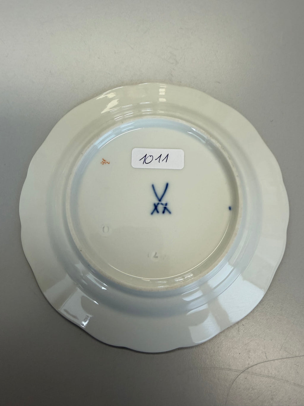 Meissen Kaffeetasse mit Untertasse Porzellan, buntes Blumendekor handbemalt mit Goldrand