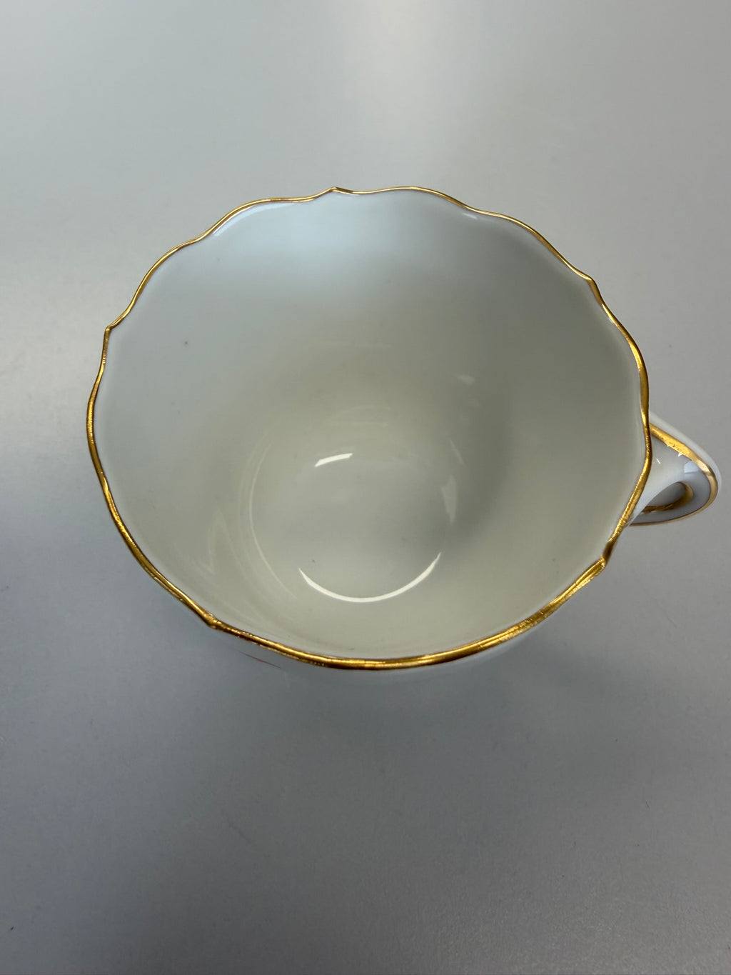 Meissen Kaffeetasse mit Untertasse Porzellan, buntes Blumendekor handbemalt mit Goldrand