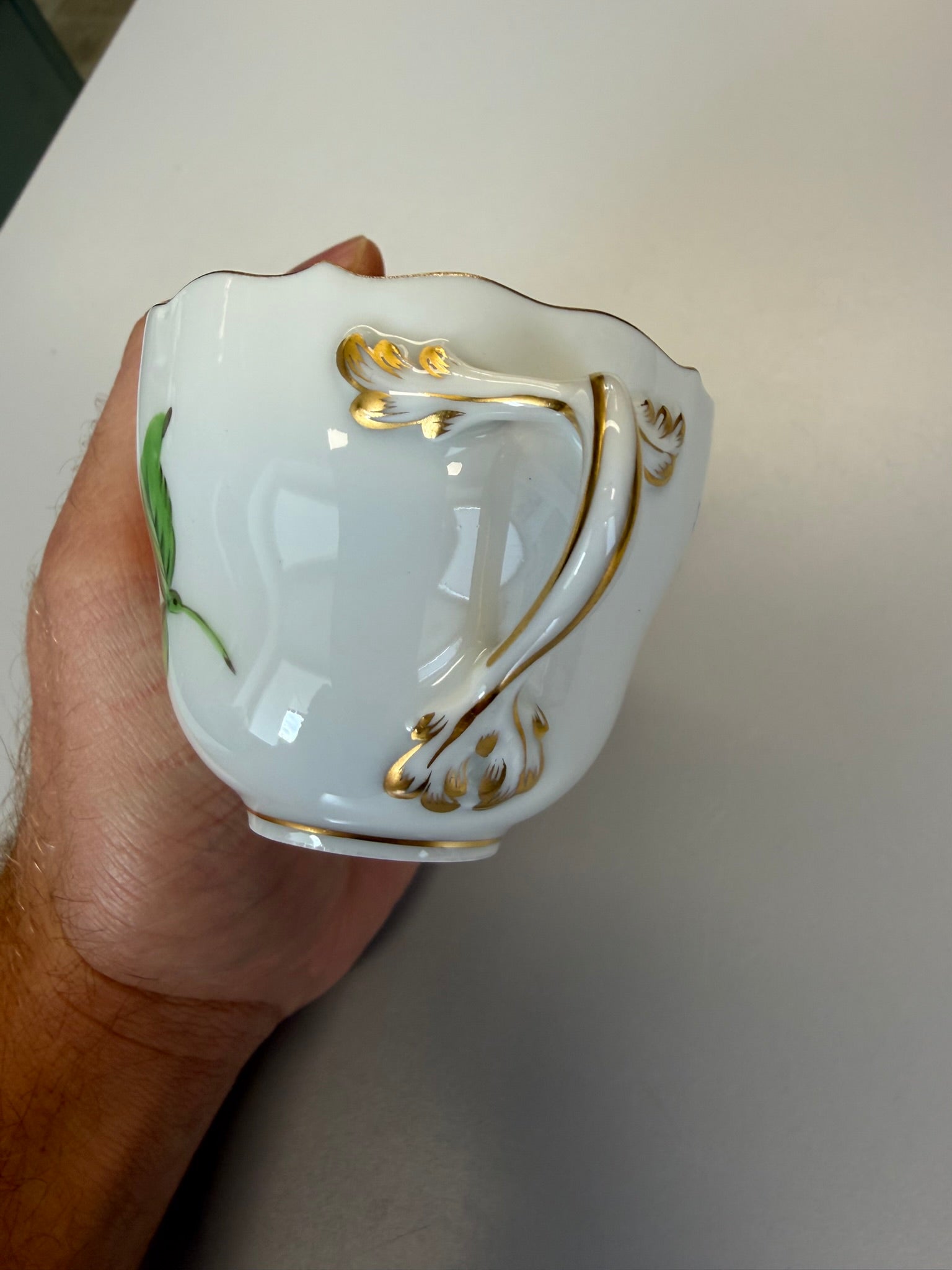 Meissen Kaffeetasse mit Untertasse Porzellan, buntes Blumendekor handbemalt mit Goldrand