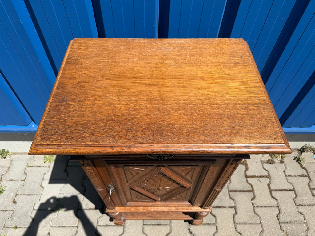 Gründerzeit Vertiko Halbschrank Eiche, antik geschnitzt, Beistellschrank / Nachtkommode, B/H 62/105 cm