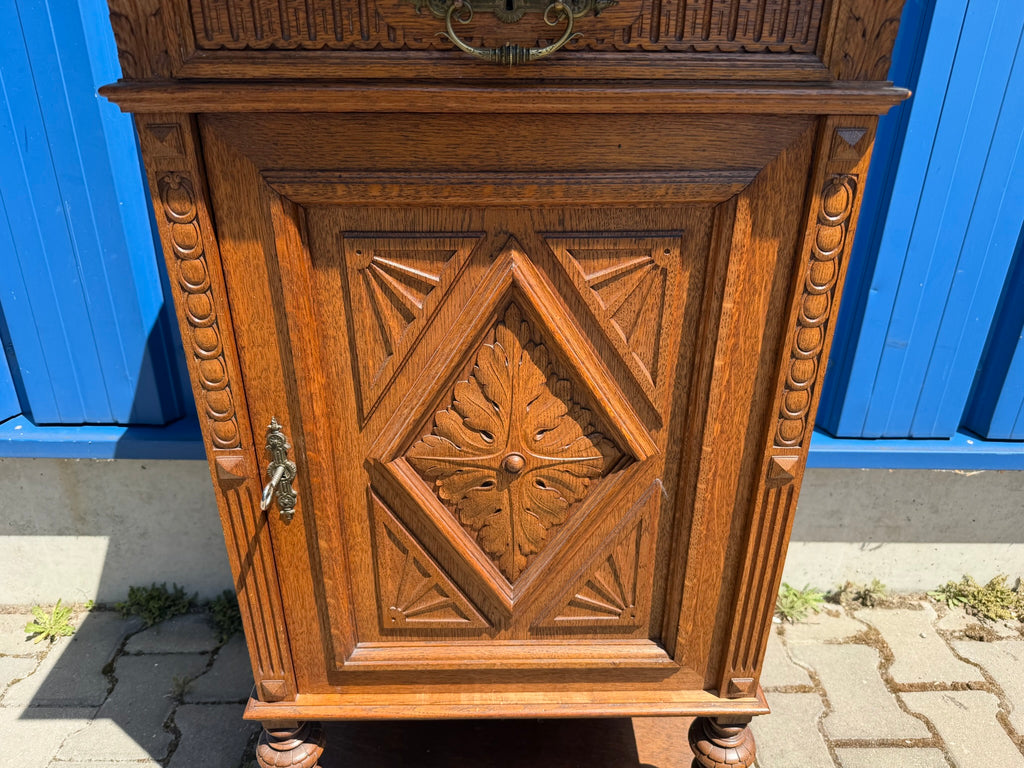 Gründerzeit Vertiko Halbschrank Eiche, antik geschnitzt, Beistellschrank / Nachtkommode, B/H 62/105 cm