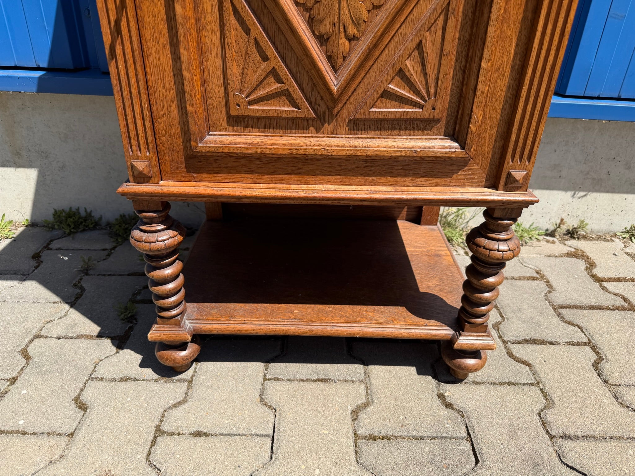 Gründerzeit Vertiko Halbschrank Eiche, antik geschnitzt, Beistellschrank / Nachtkommode, B/H 62/105 cm