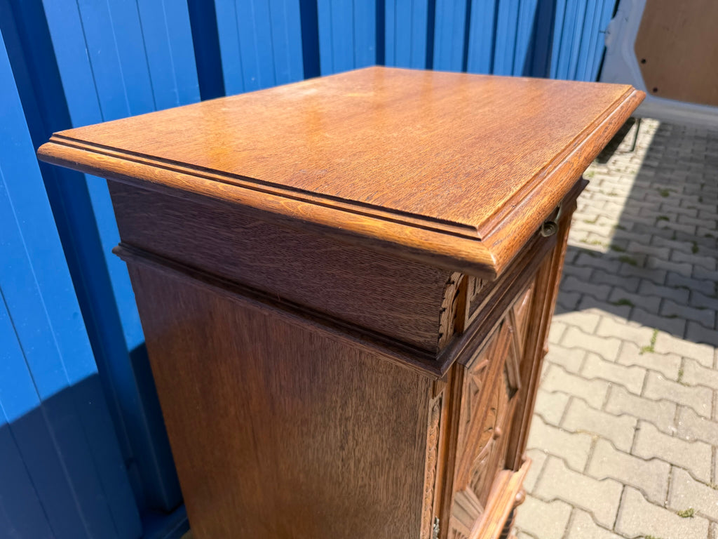 Gründerzeit Vertiko Halbschrank Eiche, antik geschnitzt, Beistellschrank / Nachtkommode, B/H 62/105 cm