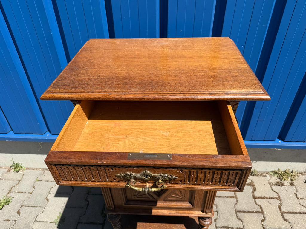 Gründerzeit Vertiko Halbschrank Eiche, antik geschnitzt, Beistellschrank / Nachtkommode, B/H 62/105 cm