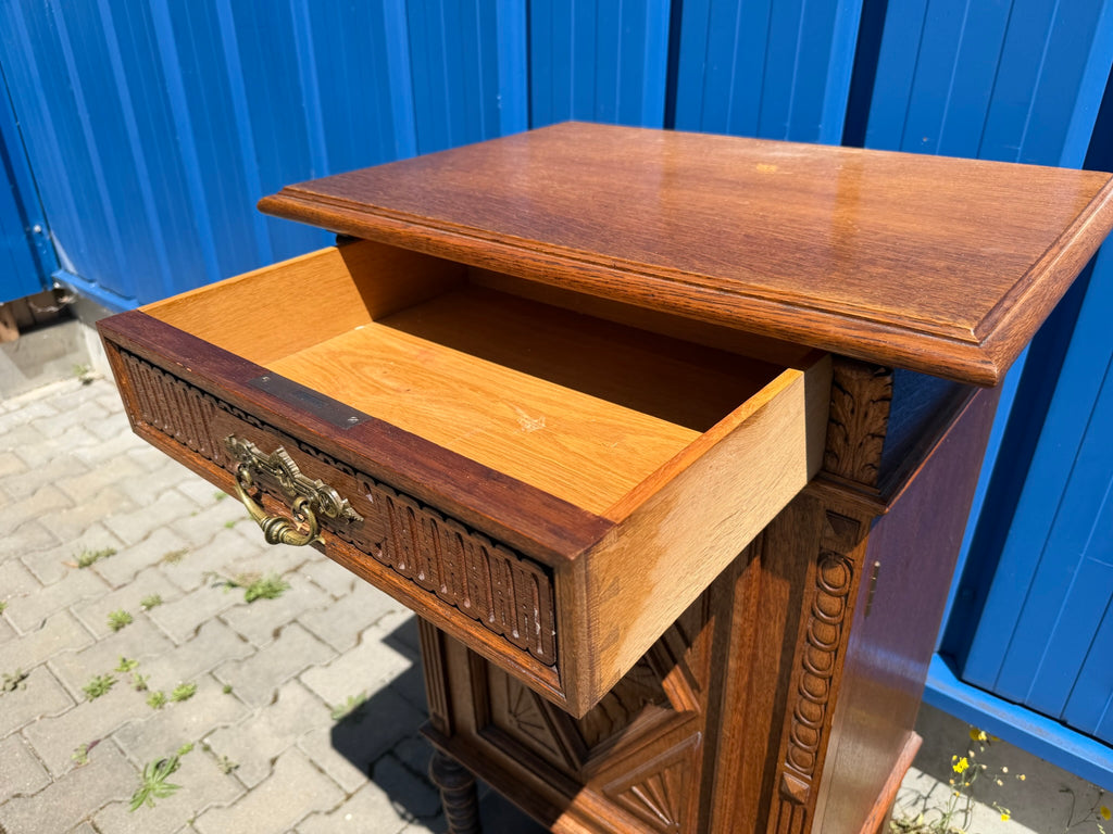 Gründerzeit Vertiko Halbschrank Eiche, antik geschnitzt, Beistellschrank / Nachtkommode, B/H 62/105 cm