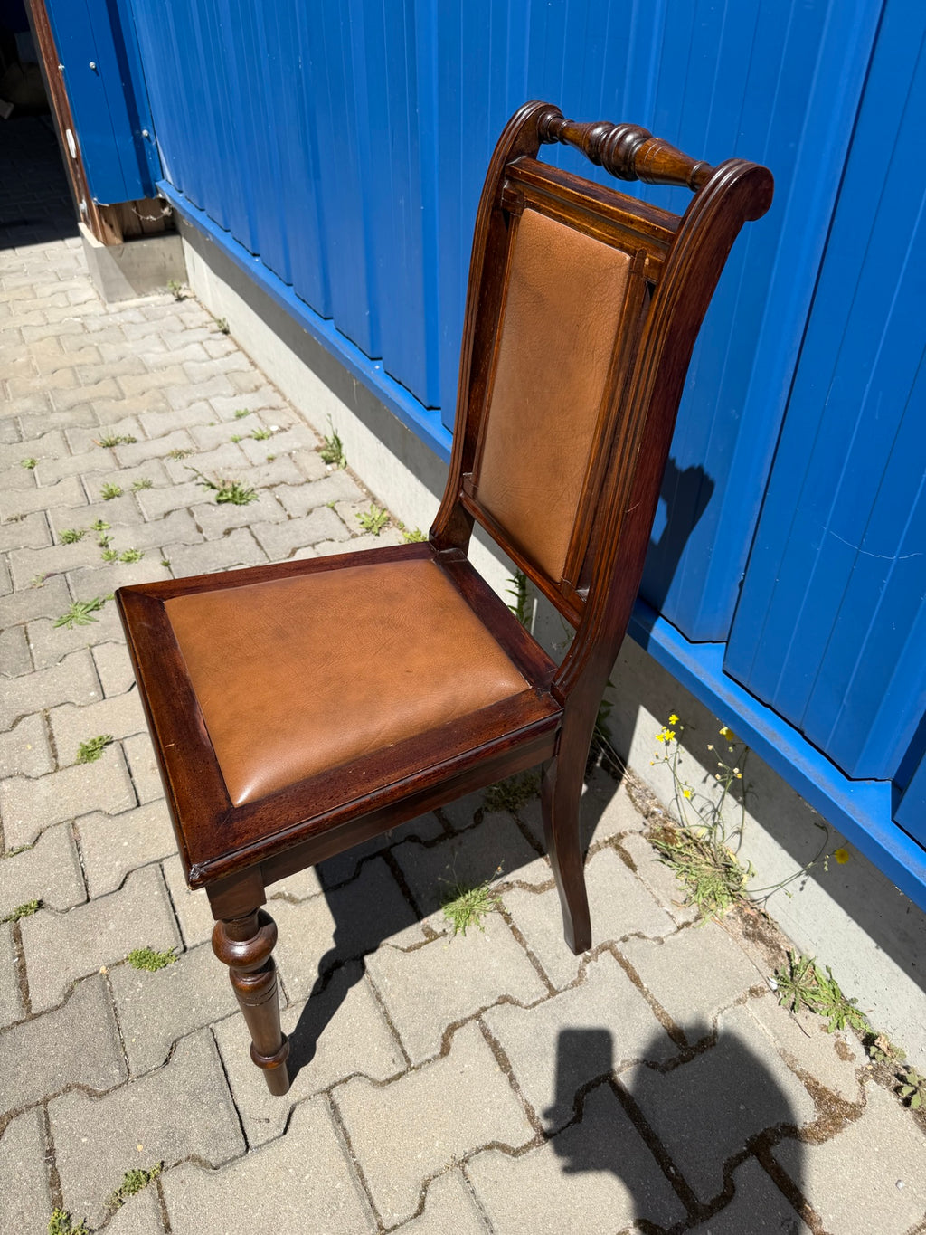 Stuhl Gründerzeit um 1900, Massivholz mit Lederpolster, gedrechselte Beine