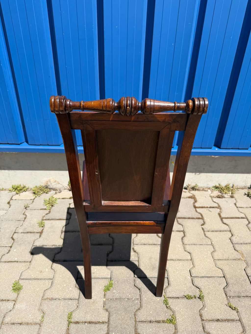 Stuhl Gründerzeit um 1900, Massivholz mit Lederpolster, gedrechselte Beine