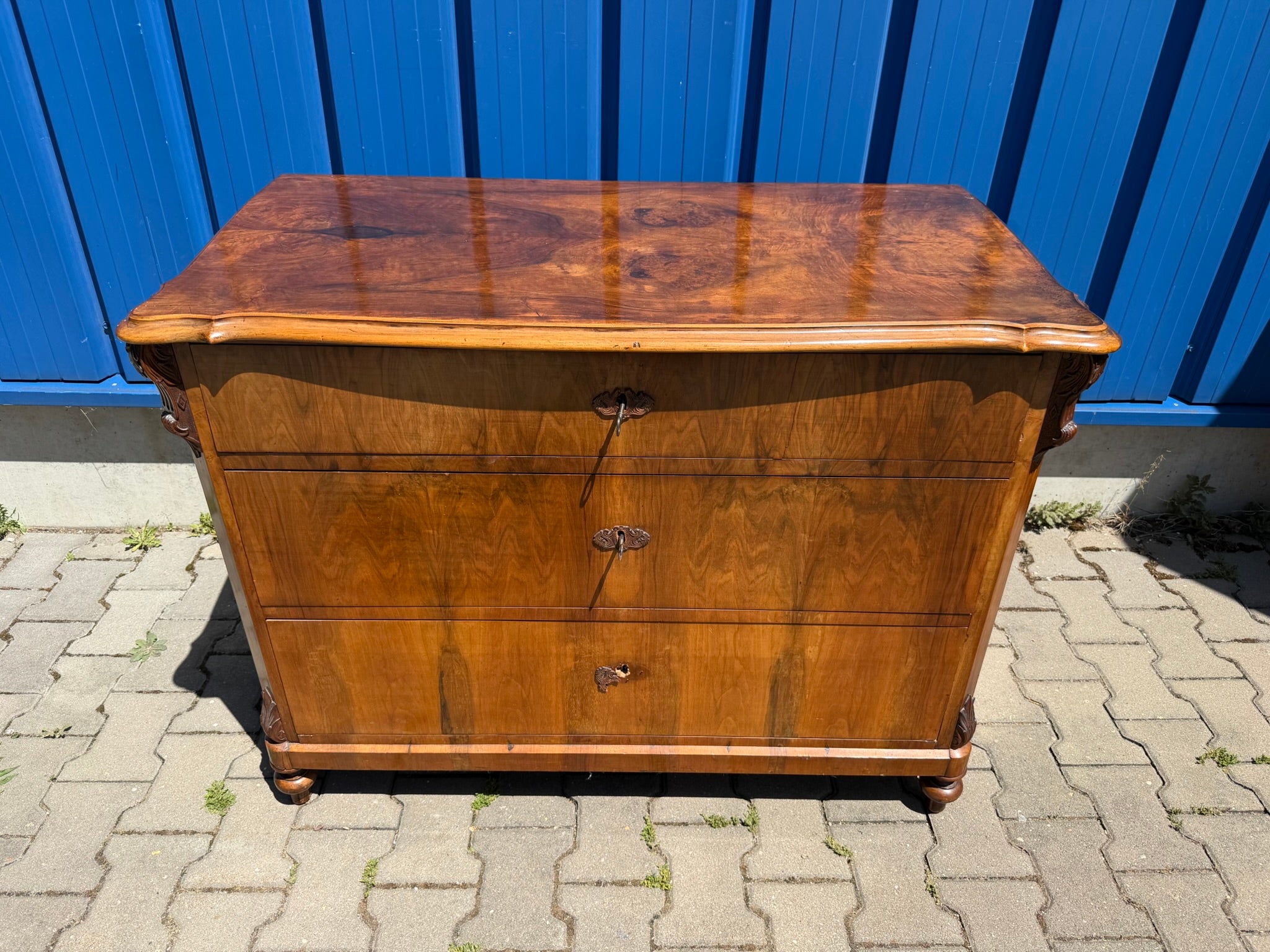 Kommode Louis Philippe um 1870, Nussbaum und Wurzelnuss furniert, restauriert