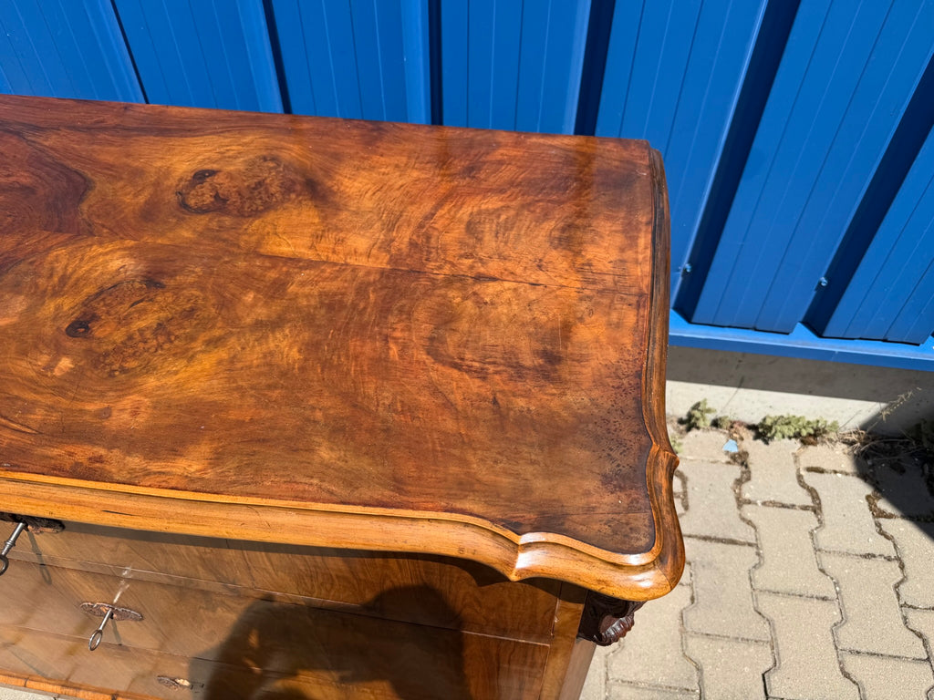Kommode Louis Philippe um 1870, Nussbaum und Wurzelnuss furniert, restauriert