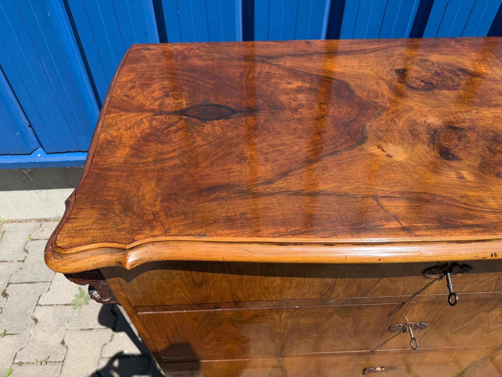 Kommode Louis Philippe um 1870, Nussbaum und Wurzelnuss furniert, restauriert