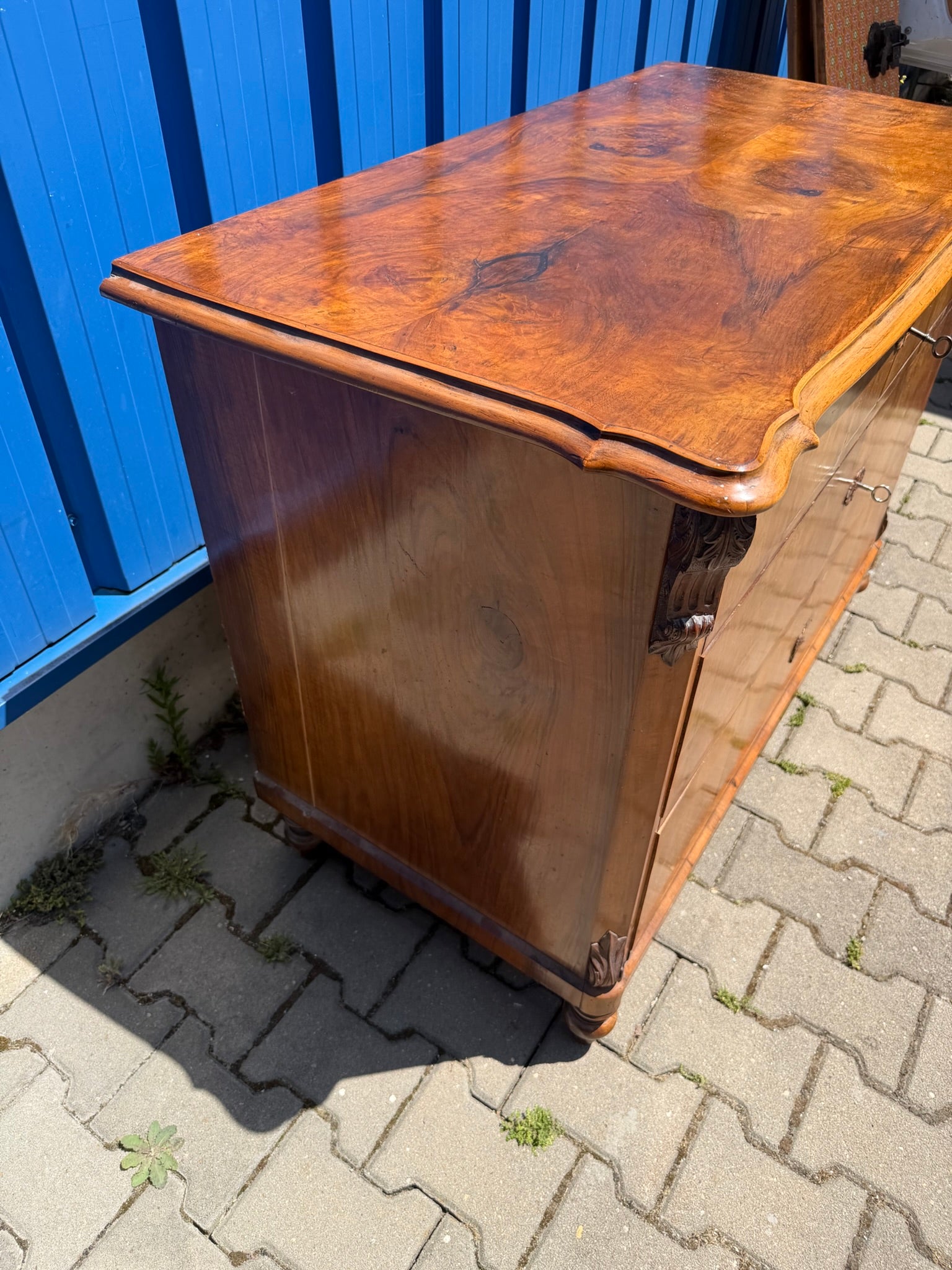 Kommode Louis Philippe um 1870, Nussbaum und Wurzelnuss furniert, restauriert