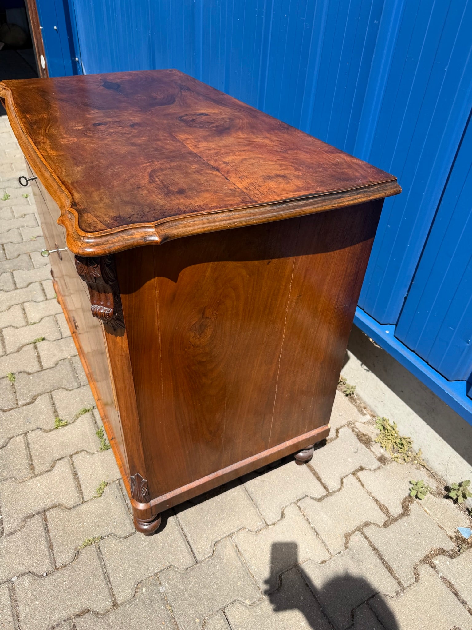 Kommode Louis Philippe um 1870, Nussbaum und Wurzelnuss furniert, restauriert